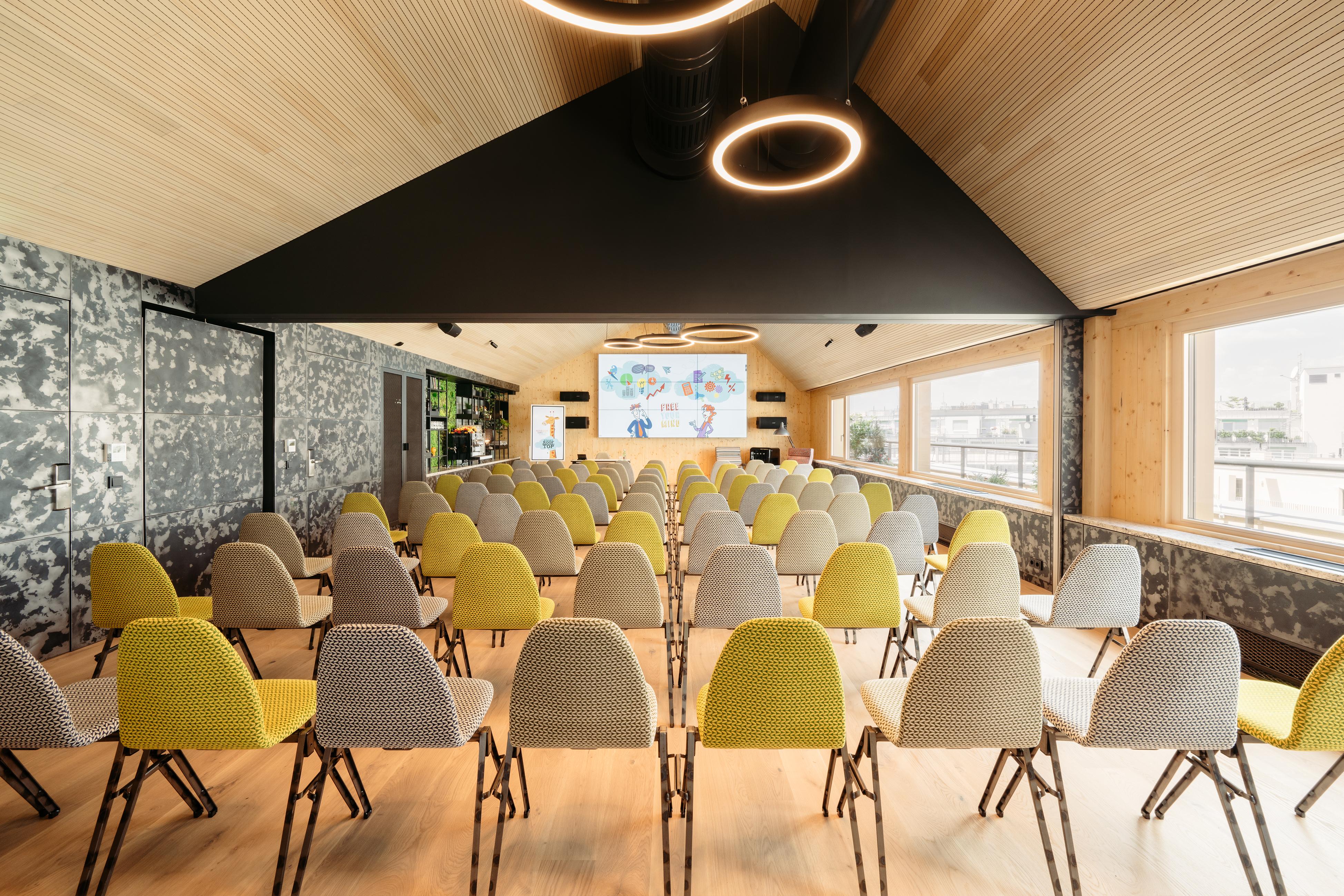 Schani Hauptbahnhof Hotel 4*